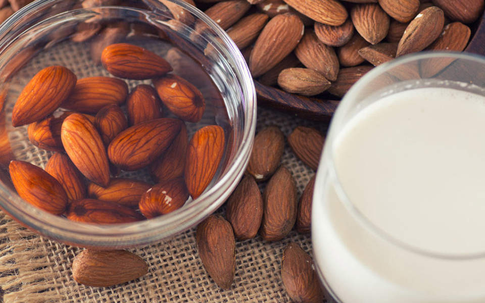 Eating Almonds: Raw, Roasted, or Soaked?